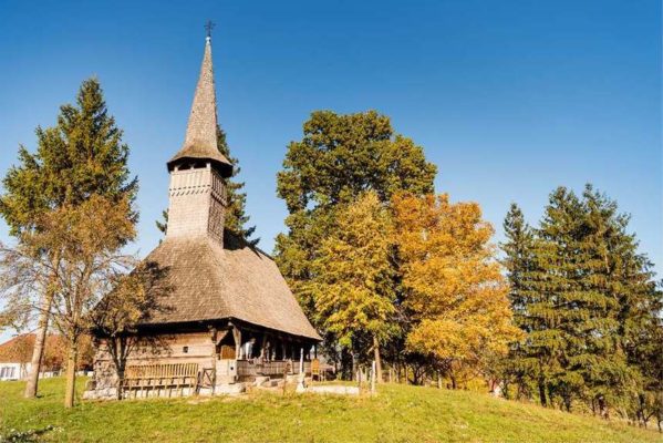 Ministerul Economiei anunţă lansarea Rutei Cultural Turistice a Bisericilor de Lemn din România