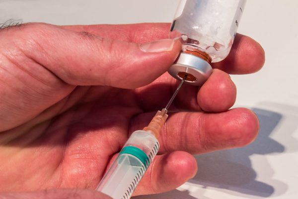Primul vaccin spaniol anti-COVID a fost autorizat pentru testare internaţională