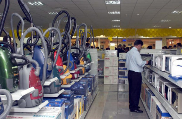 Retailul nealimentar se află în pragul colapsului şi anunţă posibile proteste (patronate)