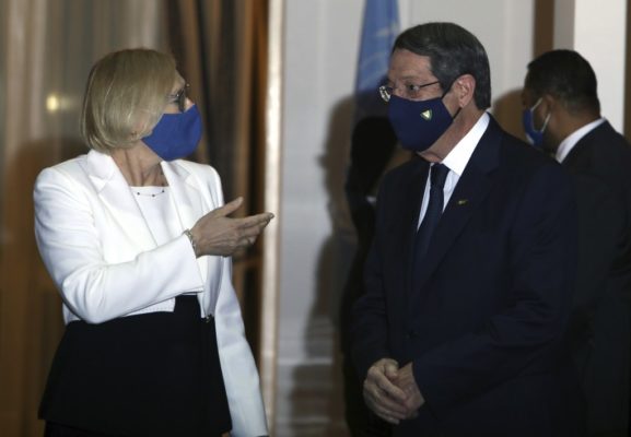 Dosarul cipriot: Liderii celor două părţi s-au întâlnit informal sub egida ONU
