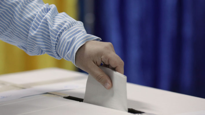 Parlamentare2020/BEC: Alegătorii aflaţi la rând la ora 21,00 la secţie pot vota până la ora 23,59