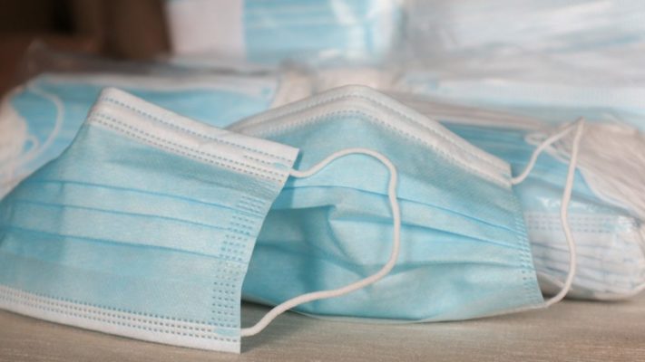 Spania reduce cota de TVA pentru măştile chirugicale la 4%