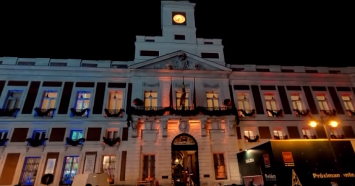 Iluminarea sediului principal al Comunității Madrid în culorile drapelului României