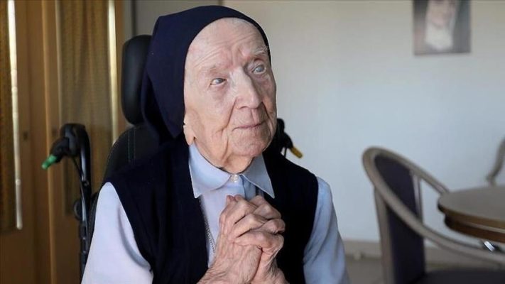 Cea mai vârstnică persoană din Europa, o călugăriţă franceză de 117 ani, s-a vindecat de COVID-19