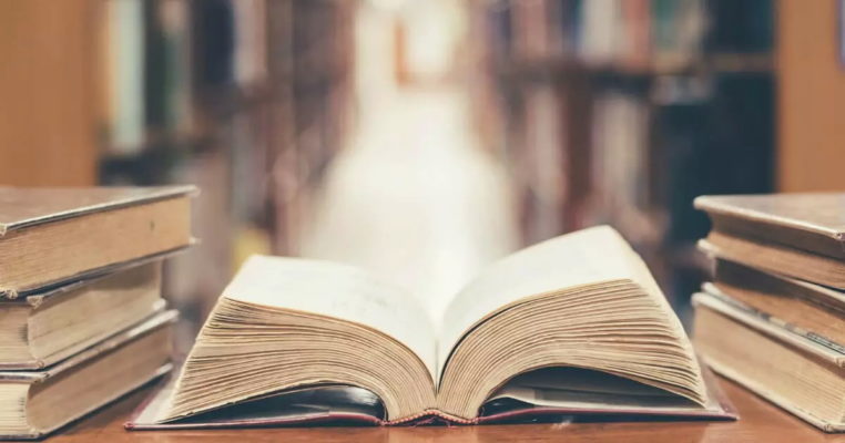 Hotelul Levant din Spania va dedica o sală de lectură scriitorului britanic Tom Sharpe