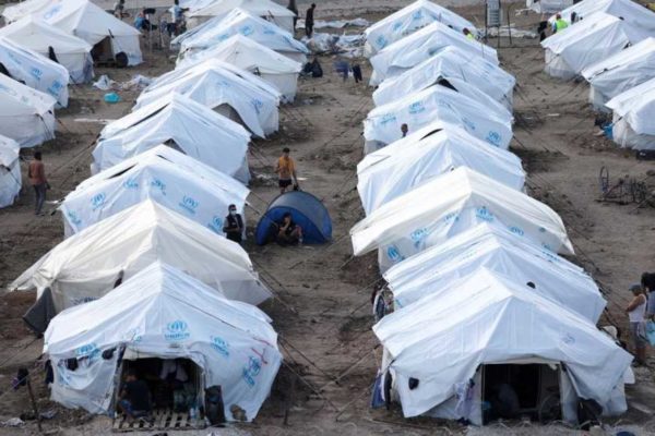 Oxfam cere Uniunii Europene să accelereze redistribuirea refugiaţilor între ţările membre