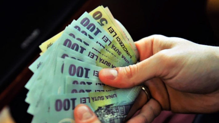 Salariile de bază ale bugetarilor rămân în 2021 la nivelul din decembrie 2020; studenţii beneficiază de 50% reducere la tren