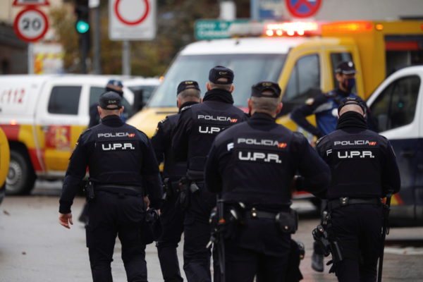 Spania: Poliţia a confiscat într-un hotel de lângă Madrid aproape 4 milioane de măşti medicale contrafăcute