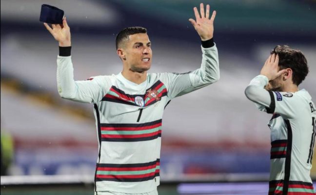 Fotbal: Cristiano Ronaldo rămâne căpitanul Portugaliei, deşi a aruncat banderola la finalul meciului cu Serbia