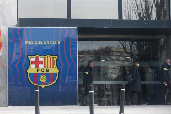 Fotbal: Mai multe arestări efectuate, după percheziţii la sediul clubului FC Barcelona