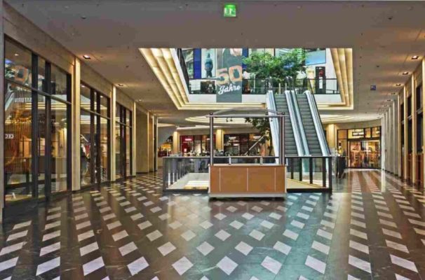 Patronate retail: Ne îndreptăm rapid spre un colaps cvasi-generalizat al retailului nealimentar; peste 5.000 de firme au închis porţile