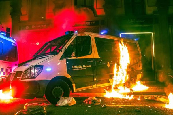 Spania: Noi incidente violente la Barcelona la protestul după arestarea unui rapper