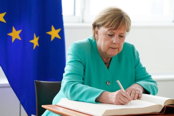 Angela Merkel, pregătită să modifice tratatele UE pentru a consolida Europa sănătăţii