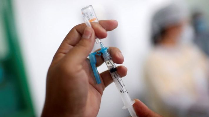CNCAV: Cea mai mare tranşă de vaccin anti-COVID produs de Pfizer BioNTech soseşte luni în ţară; se primesc şi doze de la AstraZeneca