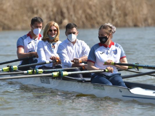 Canotaj: Elisabeta Lipă, cu ministrul Eduard Novak în barcă – Mi-a promis că măreşte bugetul