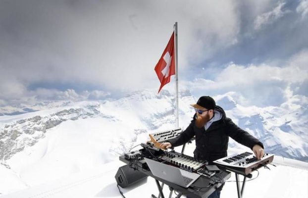 DJ-ul francez Teho a susţinut un recital inedit în vârful unui masiv din Alpii elveţieni