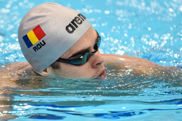 Înot: Robert Glinţă, calificat în finala probei de 50 m spate, la Europenele de la Budapesta