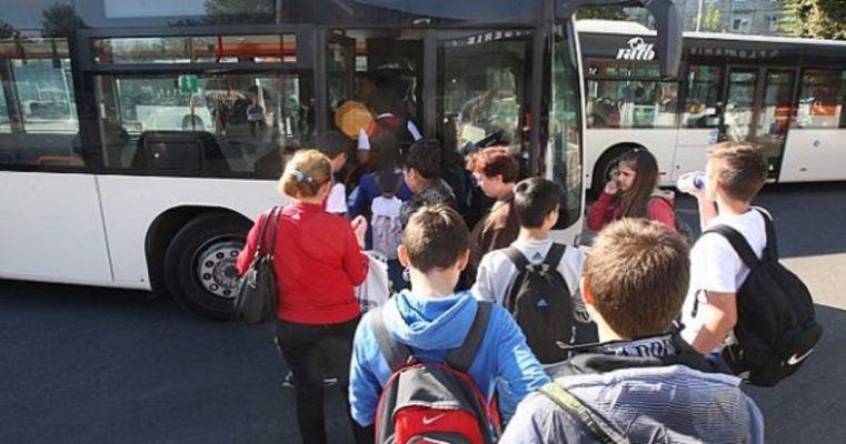 Guvernul urmează să aprobe decontarea transportului pentru elevii care nu pot fi şcolarizaţi în localitatea de domiciliu