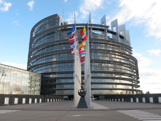 Parlamentul European se pregăteşte pentru prima sesiune plenară găzduită de Strasbourg de la începutul pandemiei de COVID-19
