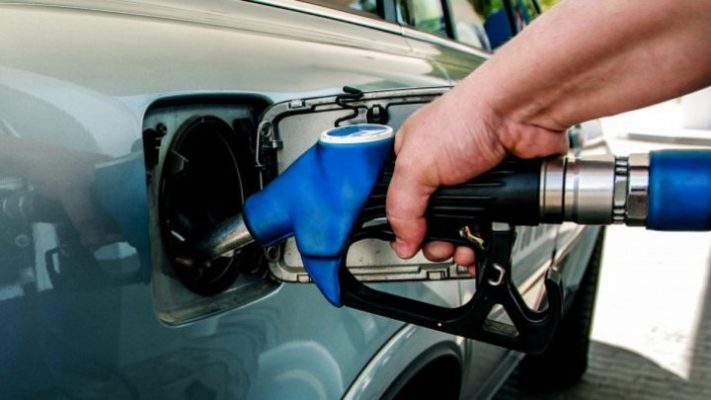Intenţia UE de a interzice automobilele cu combustie internă din 2035 se loveşte de opoziţia Franţei