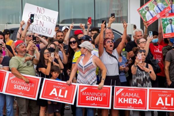 VIDEO Canada: Campania electorală a premierului Trudeau perturbată din nou de manifestanţi