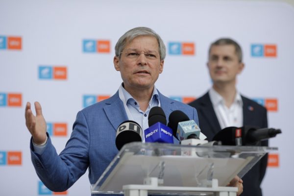 Cioloş: Prezenţa noastră în coaliţie e legată puternic desfiinţarea SIIJ, de depolitizarea administraţiei publice