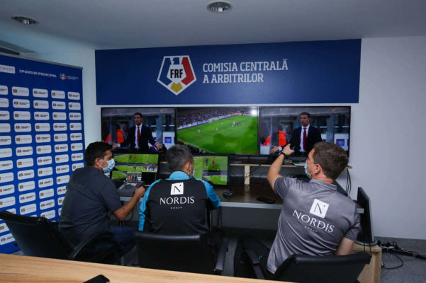 Fotbal: FRF anunţă că a început pregătirea practică a arbitrilor pentru introducerea VAR în România