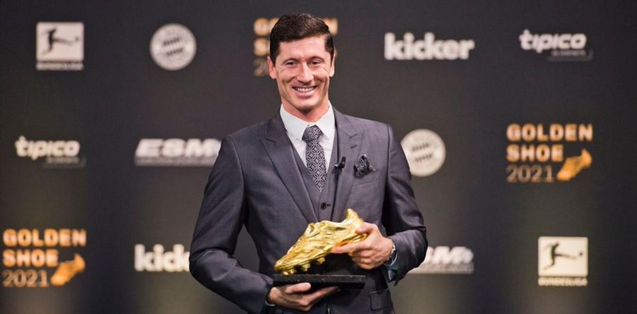 VIDEO Fotbal: Robert Lewandowski (Bayern Munchen) a primit trofeul ”Gheata de Aur”