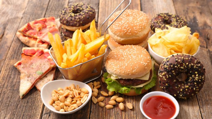Alimentele ultra-procesate cresc riscul de hipertensiune arterială (studiu)