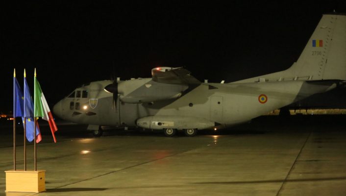 VIDEO MApN: Aproximativ 5.200 de doze de anticorpi monoclonali, aduse din Italia, cu o aeronavă militară