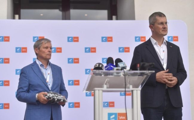 Noul preşedinte USR PLUS, anunţat vineri seara