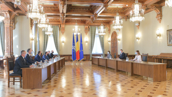 Preşedintele Iohannis are consultări cu partidele şi formaţiunile politice parlamentare pentru desemnarea candidatului la funcţia de prim-ministru