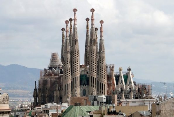 Al nouălea turn al bazilicii Sagrada Familia va fi inaugurat în luna decembrie