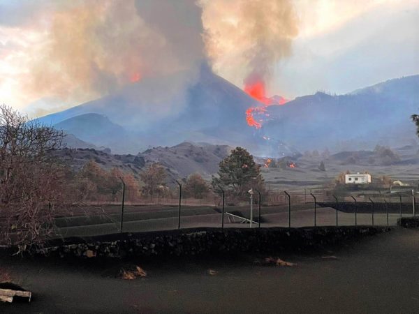 La Palma: Vulcanul a degajat în 59 de zile cantităţi de dioxid de sulf echivalente cu emisiile celor 28 de ţări ale UE în 2019