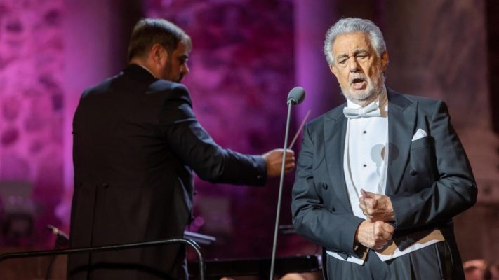 Placido Domingo şi-a anulat spectacolul programat joi seară la teatrul Bolşoi din Moscova