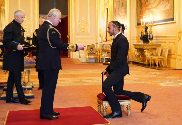 Auto-F1: Pilotul Lewis Hamilton a primit titlul onorific de cavaler al Marii Britanii