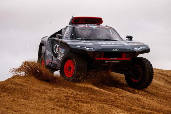 Auto: Raliul Dakar 2022 – Spaniolul Carlos Sainz, învingător în etapa a treia