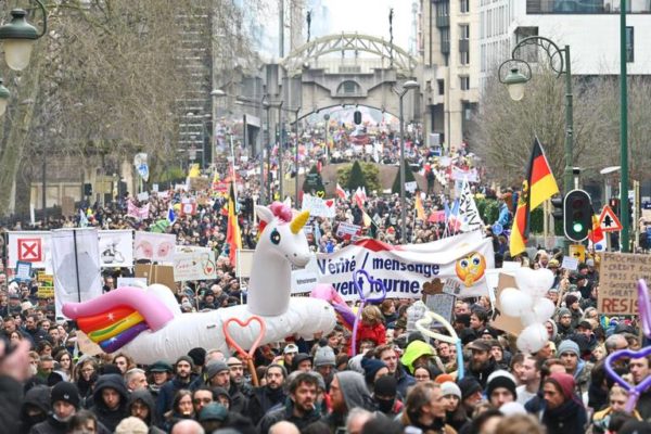 VIDEO Belgia: Protest violent împotriva restricţiilor sanitare, cu participanţi şi din alte ţări europene