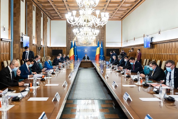 Guvernul va aproba forme de sprijin pentru persoanele afectate de interzicerea/limitarea unor activităţi urmare a pandemiei de COVID