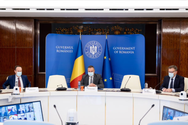 Măsurile de prevenire şi combatere a pandemiei, condiţiile de muncă şi salarizarea, discutate de premierul Ciucă cu reprezentanţii confederaţiilor sindicale