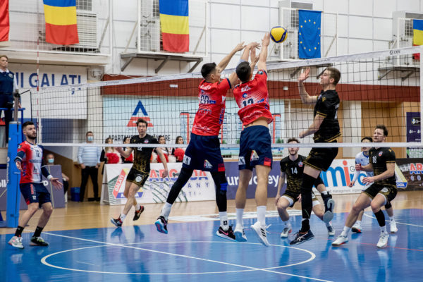 Volei masculin: Arcada Galaţi s-a calificat cu emoţii în sferturile Cupei CEV