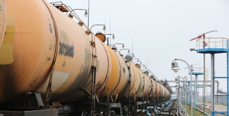 Estonia suspendă tranzitul produselor petroliere din Belarus