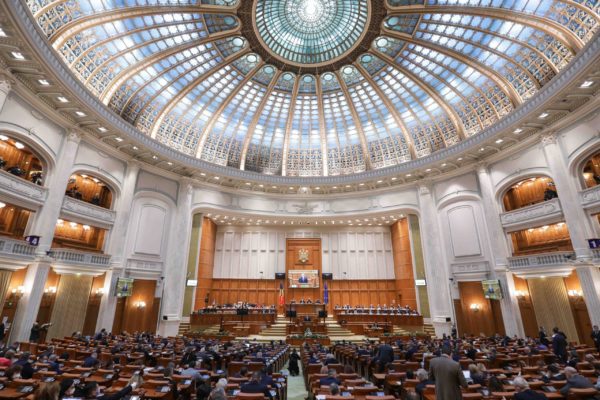 VIDEO Parlament – şedinţă solemnă/Cîţu: Intrarea în UE – benefică şi necesară, chiar dacă unii dintre noi au alte opinii