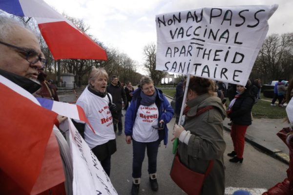 Participanţi la convoaiele împotriva certificatului vaccinal au fost primiţi la Parlamentul European
