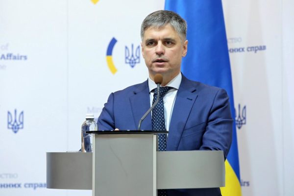 Ucraina ar putea renunţa la candidatura sa la NATO pentru a evita un război cu Rusia (ambasador)