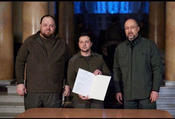 Zelenski a semnat cererea oficială de aderare a Ucrainei la Uniunea Europeană