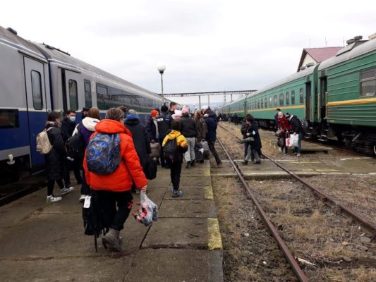 CFR Călători: Acord MAV privind călătoria gratuită a refugiaţilor din România în Ungaria