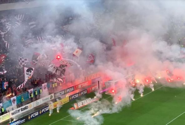 Fotbal: Clubul Rapid, sancţionat cu disputarea a două partide cu porţile închise şi o penalitate sportivă de 60.000 de lei