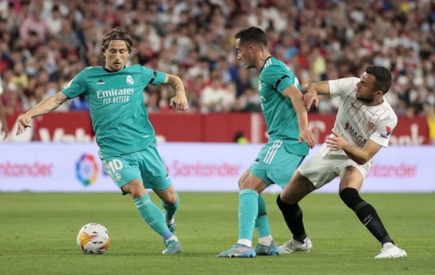 Fotbal: Real Madrid, învingătoare la Sevilla, a făcut un pas important către titlul de campioană a Spaniei