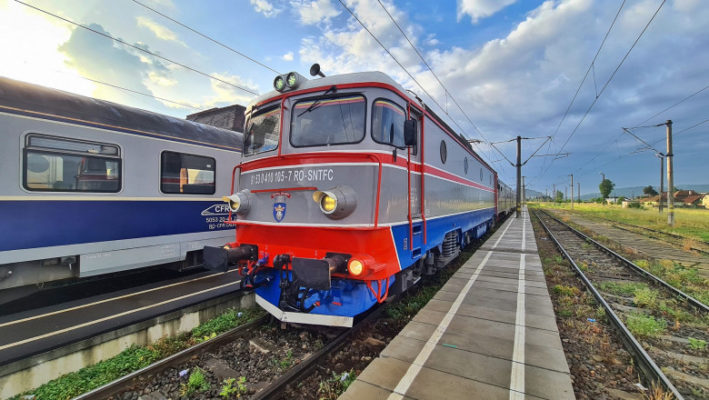 INS: Numărul de pasageri transportaţi pe calea ferată a crescut cu 8,7% în 2021; volumul de mărfuri s-a majorat cu 15,6%